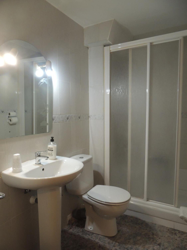 Bathroom 5, Hostal Cumbre, Zaragoza