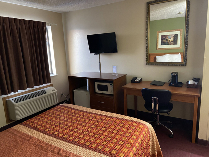Bedroom 4, Heartland Hotel and Suites, Sioux