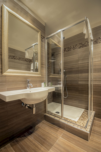 Bathroom 4, Rome Airport Hotel Fiumicino, Rome