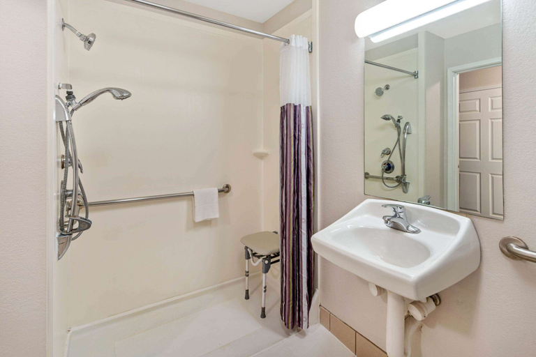 Bathroom 3, Stay Well Inn & Suites, Lee