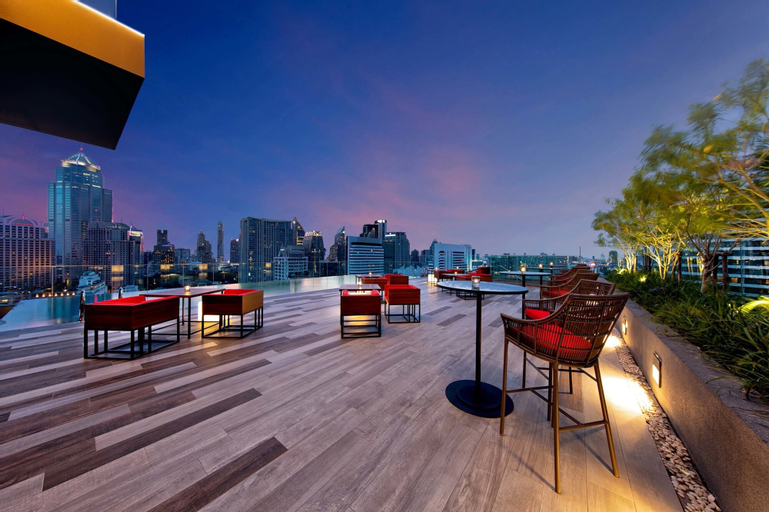 Exterior & Views 15