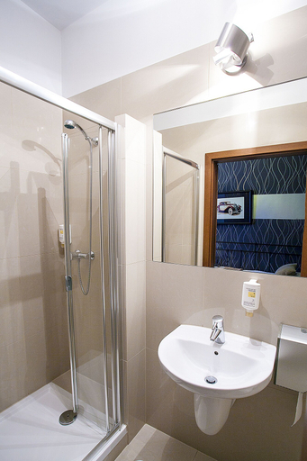 Bathroom 4, Aparthotel Vicini dawniej Aparthotel Oberża, Kraków City