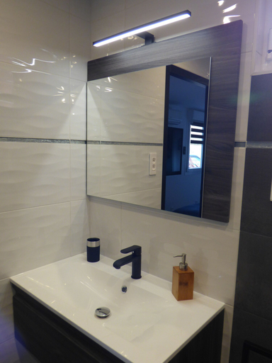 Bathroom 5, La Colline aux Yeux Doubs, Doubs