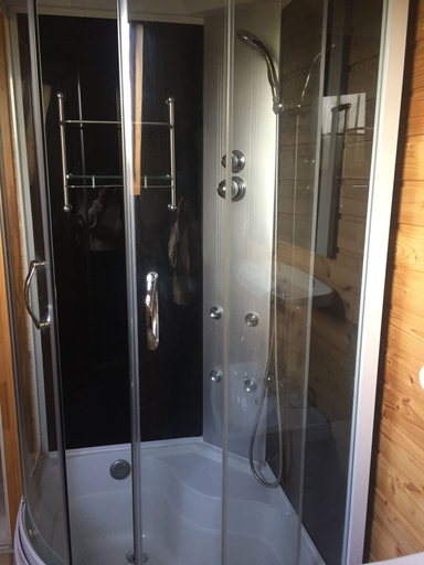 Bathroom 3, Le Petit Robinson, Nièvre