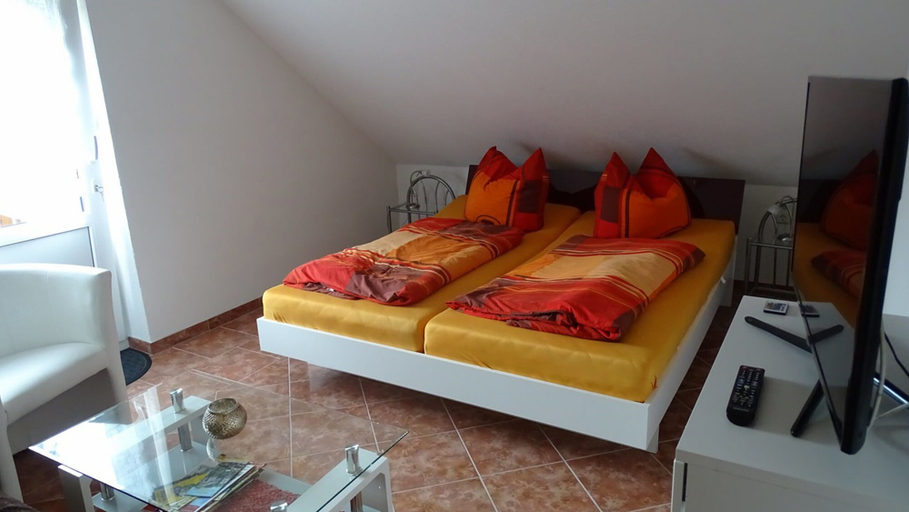 Bedroom 2, Gästezimmer & Ferienwohnung Berge, Bautzen
