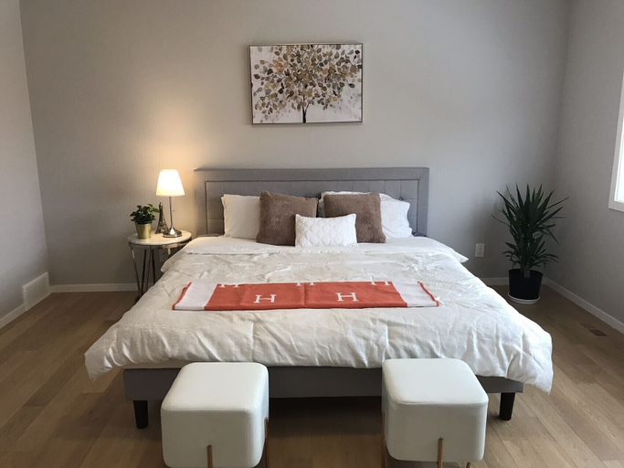 Bedroom, Kathy's New Guest House, Division No. 6