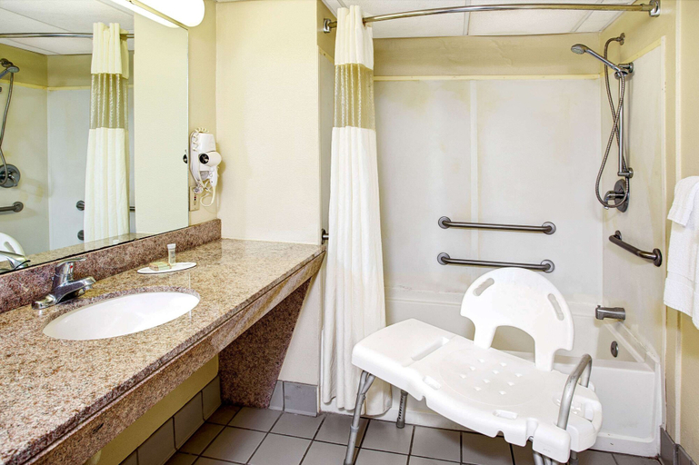 Bathroom 4, Super 8 by Wyndham Walterboro, Colleton