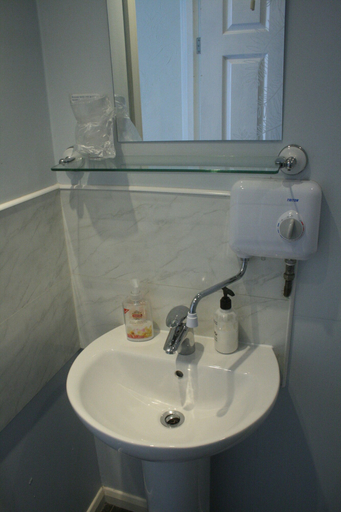 Bathroom 3, Wayfarer Guest House, Torbay