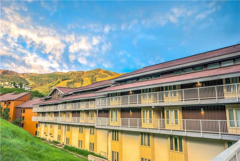Exterior & Views, Ski Time Square 208, Routt