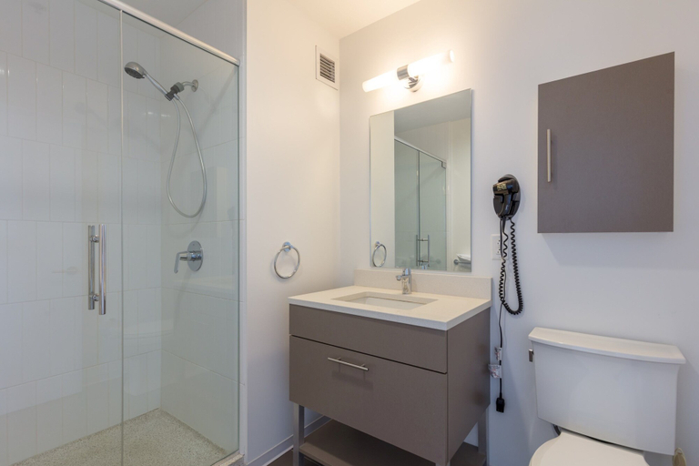 Bathroom 3, Bluebird Suites in Kendall Square, Cambridge