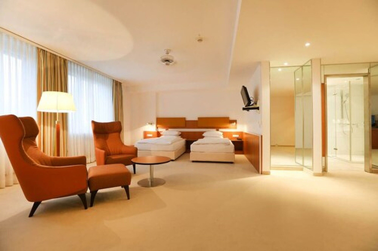 Bedroom 3, Hotel Parklon, Kassel