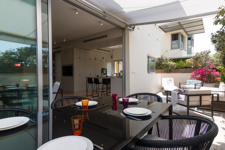 Food & Drinks, Live like Royalty in TLV DLX 2 Floor Apt