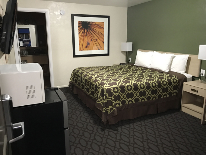 Bedroom 5, Downtown Inn, Lane