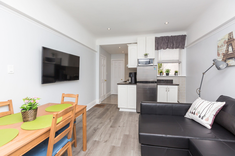 Others 1, Applewood Suites - The CasaDupont, Toronto