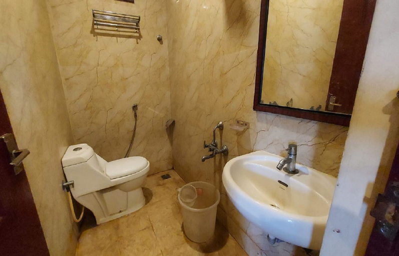 Bathroom, Royal Grand, Kancheepuram