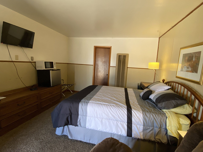 Bedroom 2, Duffer Motel, Greer