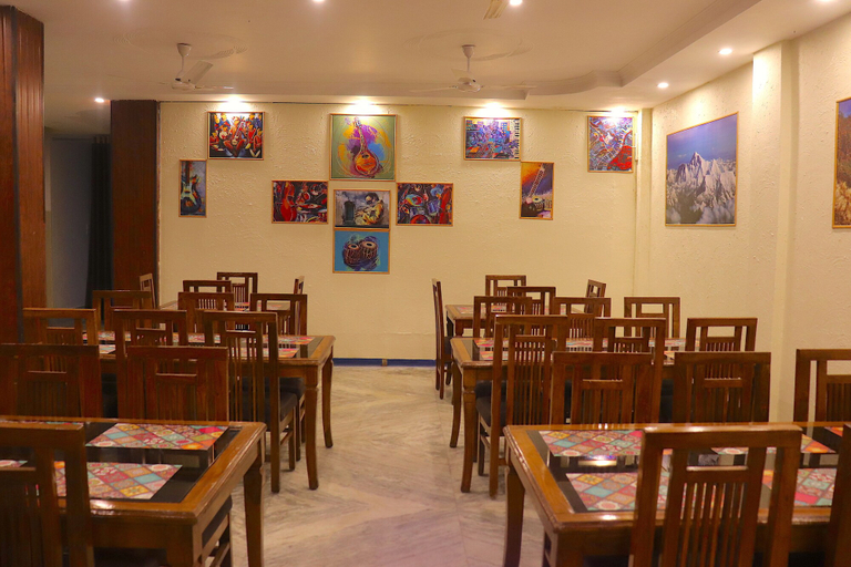Food & Drinks 5, Hotel Leisure Palace, Garhwal