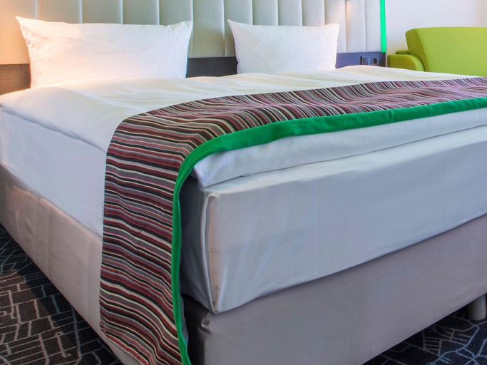 Bedroom 3, Park Inn by Radisson Brampton, On, Peel