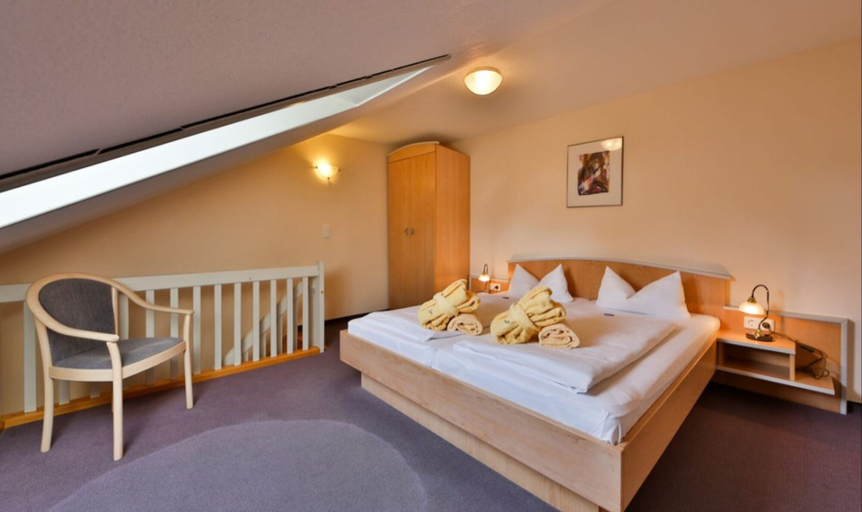 Bedroom 5, Sonnenhotel Bayerischer Hof, Cham