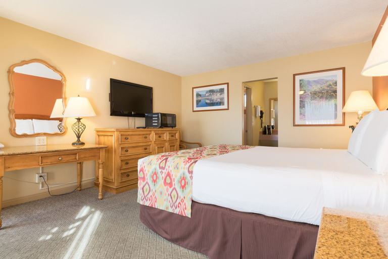 Bedroom 3, Sandpiper Lodge, Santa Barbara