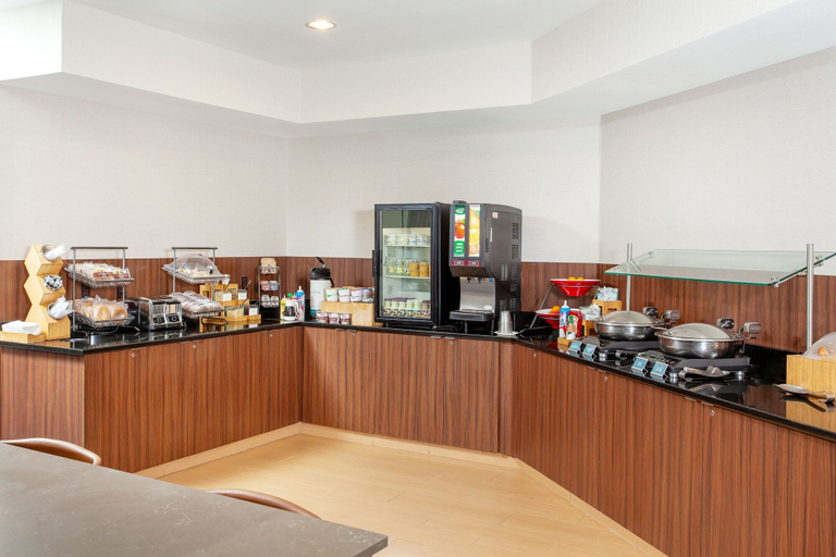 Food & Drinks 5, Fairfield inn by Marriott North Little Rock, Pulaski