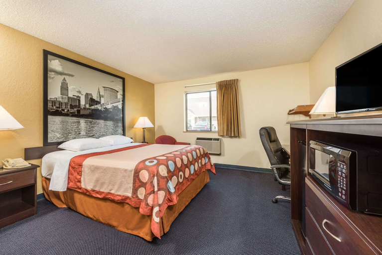 Bedroom 4, Super 8 by Wyndham Franklin/Middletown Area, Warren