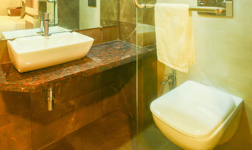 Bathroom 4, Treebo Blue Moon Powai, Mumbai Suburban