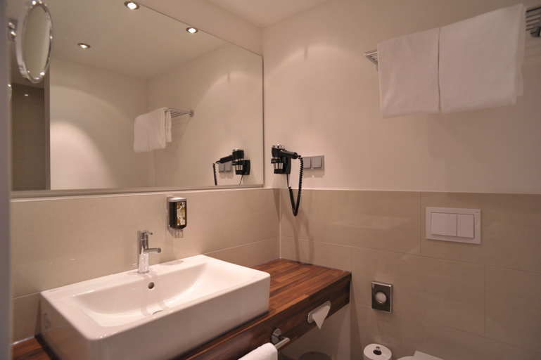 Bathroom 3, Heikotel - Hotel Am Stadtpark, Hamburg