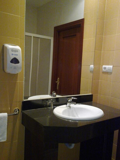 Bathroom 5, Hotel Cervantes, Badajoz