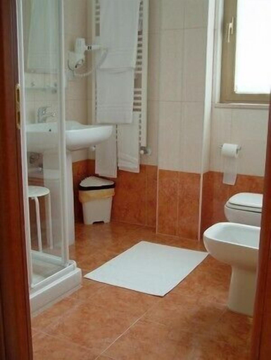 Bathroom 5, Hotel GF, Milano