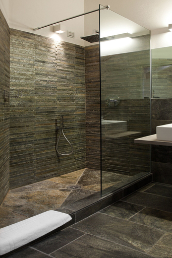 Bathroom 3, Hotel di Varese, Varese