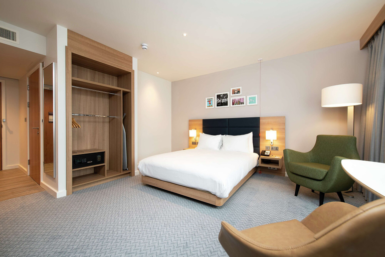 Bedroom 2, Hilton Garden Inn Abingdon Oxford, Oxfordshire