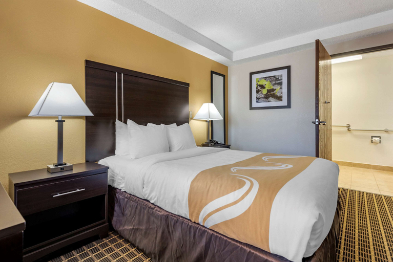 Bedroom 4, Quality Inn & Suites, Warren