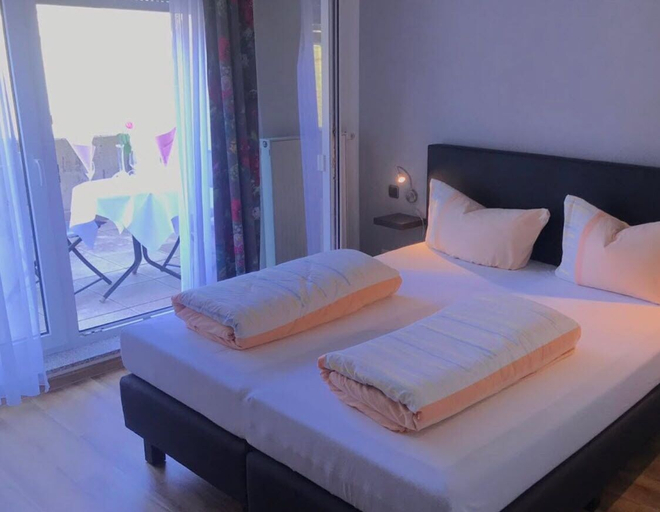 Bedroom 3, Hotel am Kirschberg, Gießen