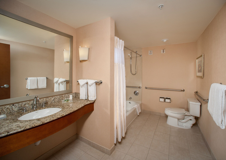 Bathroom 4, Hilton Garden Inn Portland Downtown Waterfront, Cumberland
