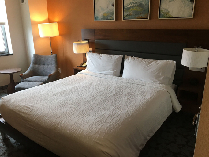 Bedroom 3, Hilton Garden Inn Long Island City New York, New York