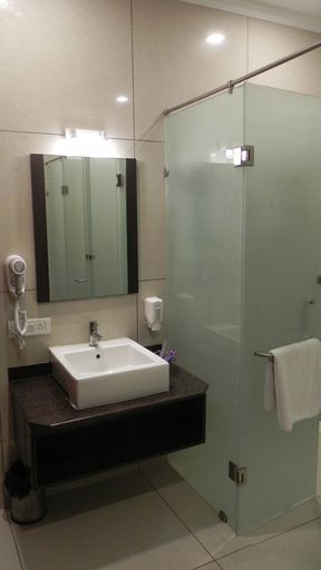 Bathroom 5, Hotel Aram, Jamnagar