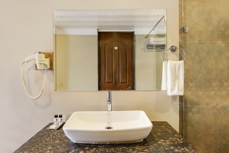 Bathroom 4, Summit Hermon Hotel & Spa, Darjiling
