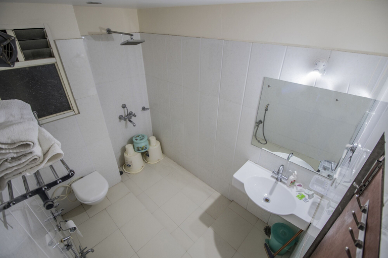 Bathroom 4, Hotel Misty Meadows by Vanyum, Hoshangabad