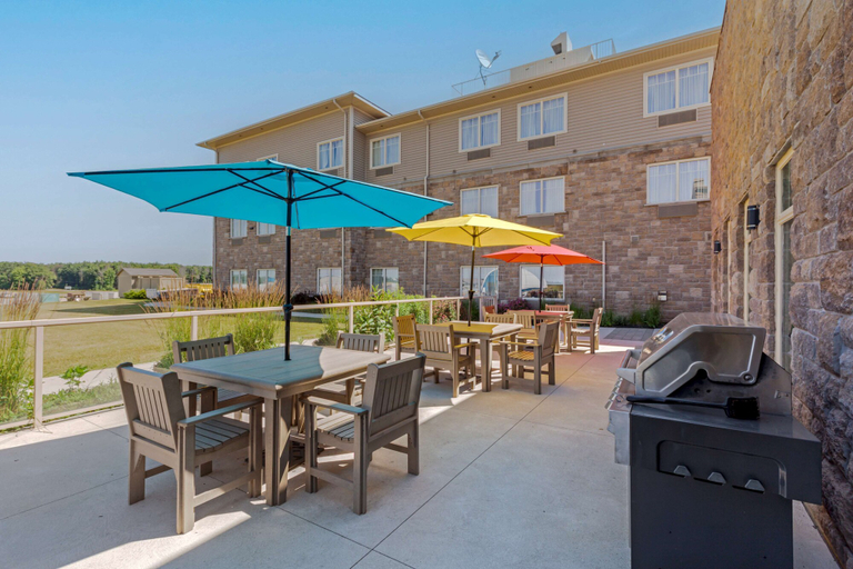 Food & Drinks 5, Best Western Plus Walkerton Hotel & Conference Cen, Bruce