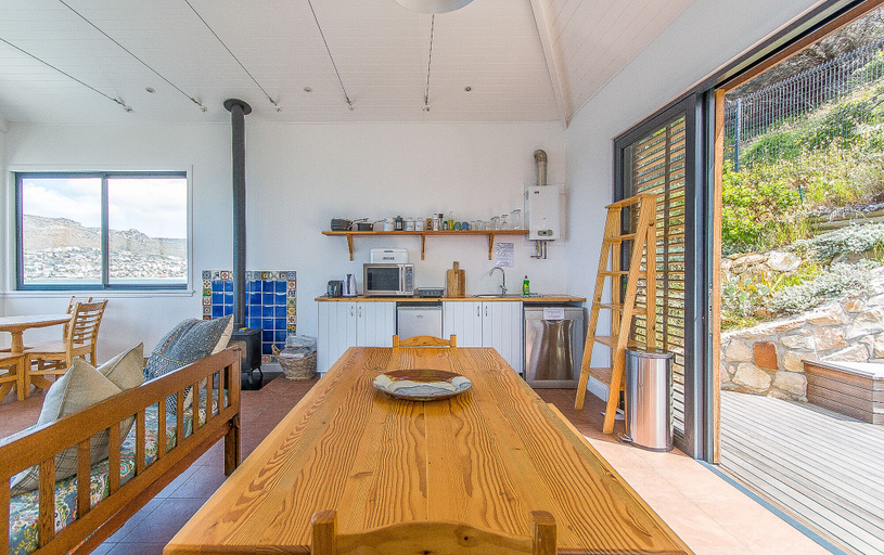Food & Drinks 5, Modern Beach Appartment, City of Cape Town