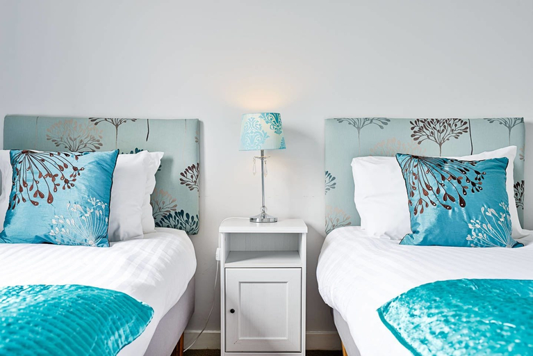 Bedroom 3, JOIVY Bright Royal Mile Apartment, Edinburgh