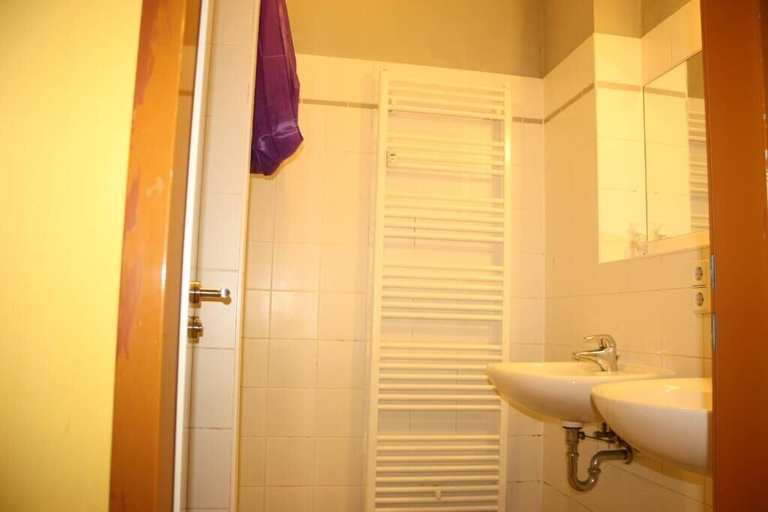 Bathroom 5, Lindsays Schlafmeile - Hostel, Berlin