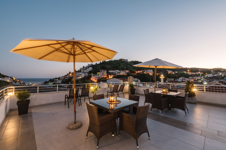 Food & Drinks 3, Villa Oleander