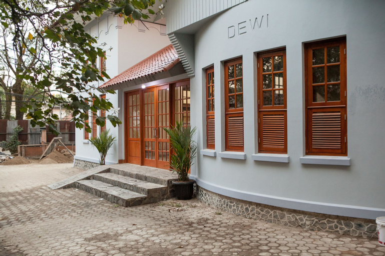 Exterior & Views 2, RedDoorz Plus near Pasundan University, Bandung
