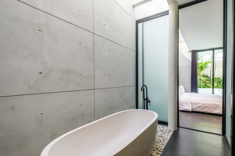 Bathroom 14