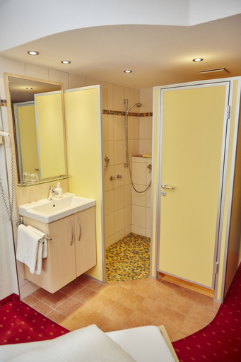 Bathroom 4, Flair Hotel Landgasthof Roger, Heilbronn