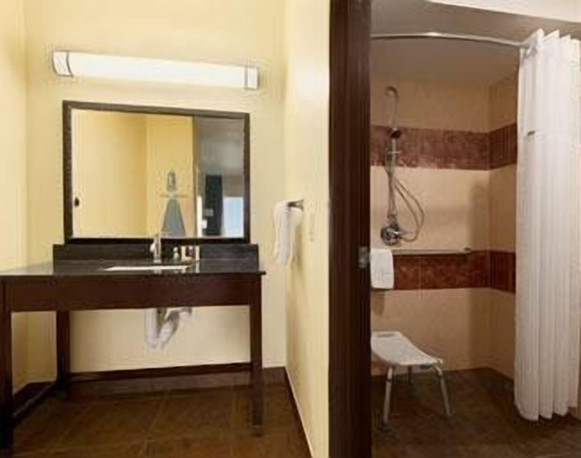 Bathroom 4, Super 8 by Wyndham Cotulla TX, La Salle