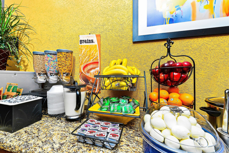 Food & Drinks 5, Microtel Inn & Suites by Wyndham New Braunfels, Comal
