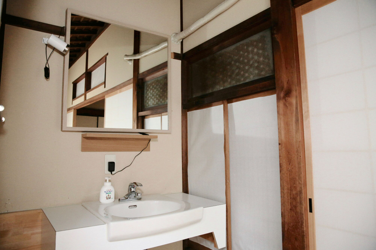 Bathroom 4, Yuzan Guesthouse - Hostel, Nara